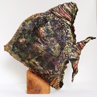 st13-sculpture r&eacute;sine tissu et pigments hauteur 36 cm